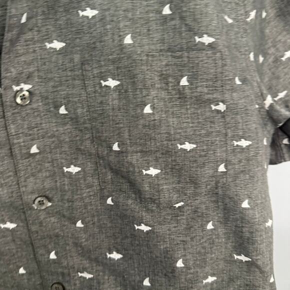 Visive Shark and Fin Print Button Down Shirt Men's Size Small Short Sleeves - Picture 6 of 8